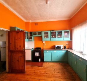 3-Bedroom House with 2 outside rooms