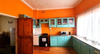 3-Bedroom House with 2 outside rooms
