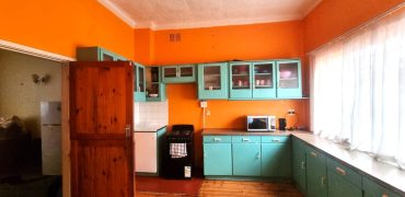 3-Bedroom House with 2 outside rooms