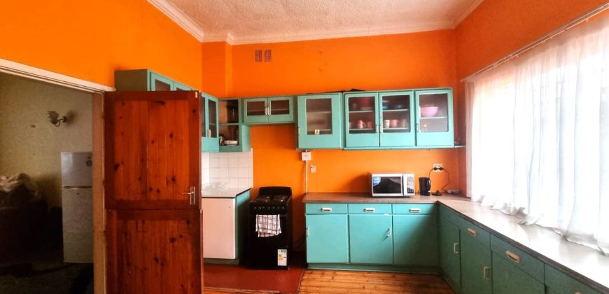 3-Bedroom House with 2 outside rooms