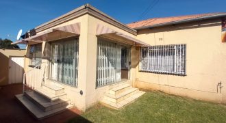 6 Bedroom family home with income cottages