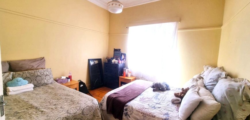 3-Bedroom House with 2 outside rooms