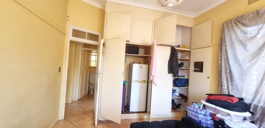 3-Bedroom House with 2 outside rooms