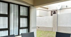 Modern 2-bedroom townhouse with private yard & double garage