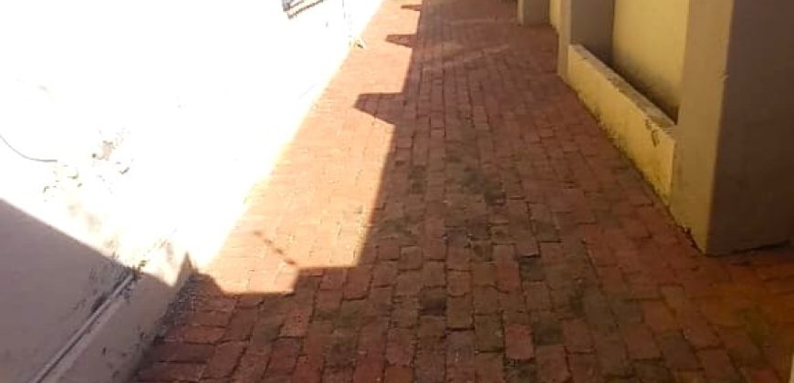 6 Bedroom family home with income cottages