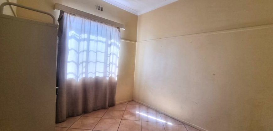 3-Bedroom House with 2 outside rooms