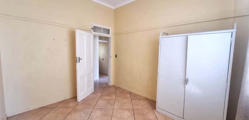 3-Bedroom House with 2 outside rooms