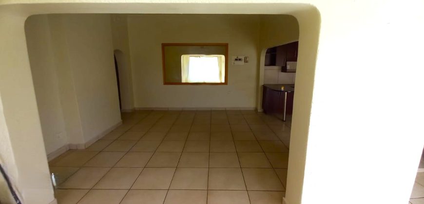 6 Bedroom family home with income cottages