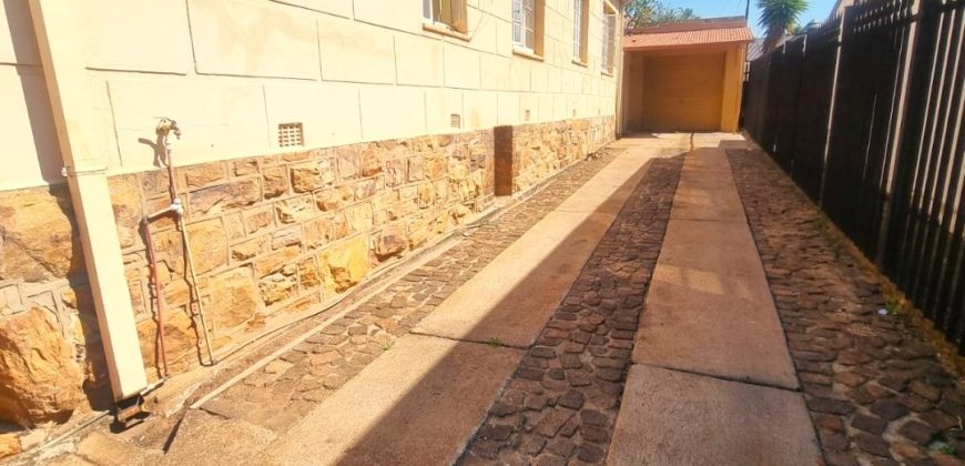3-Bedroom House with 2 outside rooms