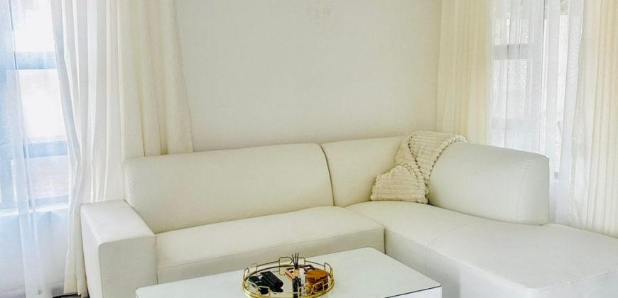 Modern 2-bedroom townhouse with private yard & double garage