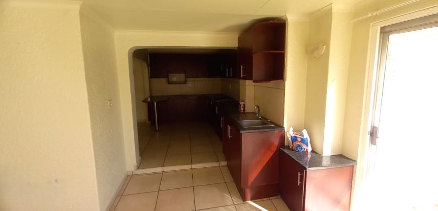 6 Bedroom family home with income cottages