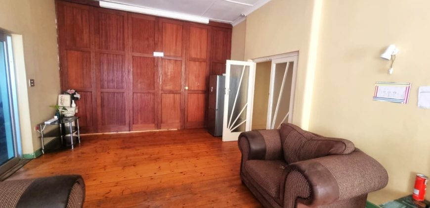 3-Bedroom House with 2 outside rooms