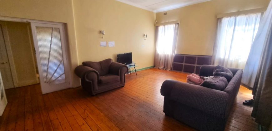3-Bedroom House with 2 outside rooms