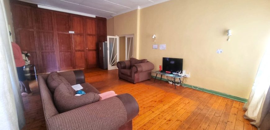 3-Bedroom House with 2 outside rooms