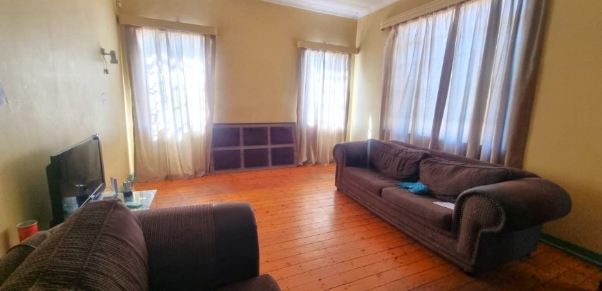 3-Bedroom House with 2 outside rooms