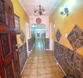 Guest house with multiple rooms, shops and entertainment area!