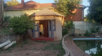 Spacious Property with Multiple Cottages in Kensington