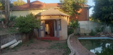 Spacious Property with Multiple Cottages in Kensington