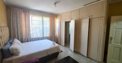 Guest house with multiple rooms, shops and entertainment area!