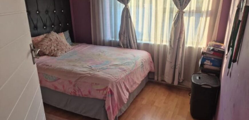 Spacious Family Home with Additional Cottages in Tedstoneville, Germiston