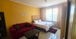Guest house with multiple rooms, shops and entertainment area!