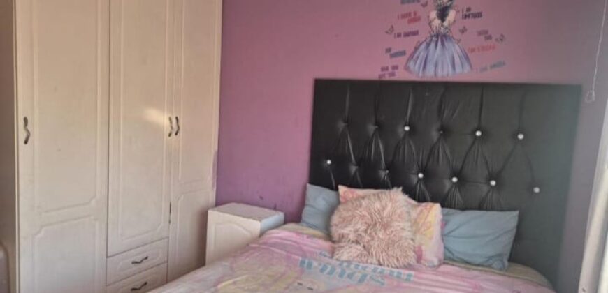 Spacious Family Home with Additional Cottages in Tedstoneville, Germiston