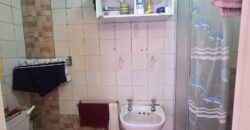 Guest house with multiple rooms, shops and entertainment area!