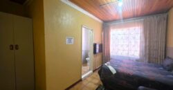 Guest house with multiple rooms, shops and entertainment area!