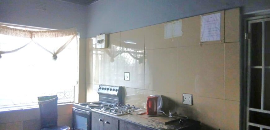 3 Bedroom house with cottages for sale.