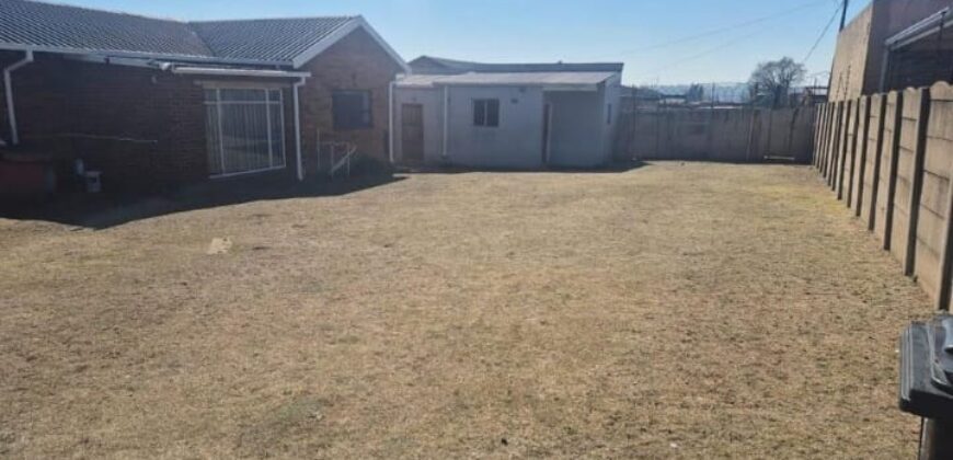 Spacious Family Home with Additional Cottages in Tedstoneville, Germiston