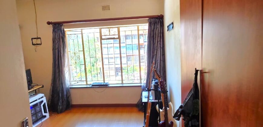 Spacious family home with a separate cottage in Cyrildene