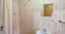 Guest house with multiple rooms, shops and entertainment area!