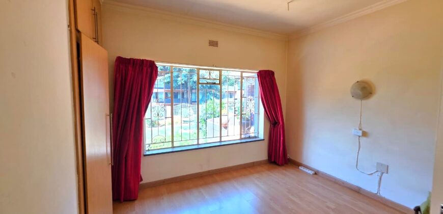 Spacious family home with a separate cottage in Cyrildene