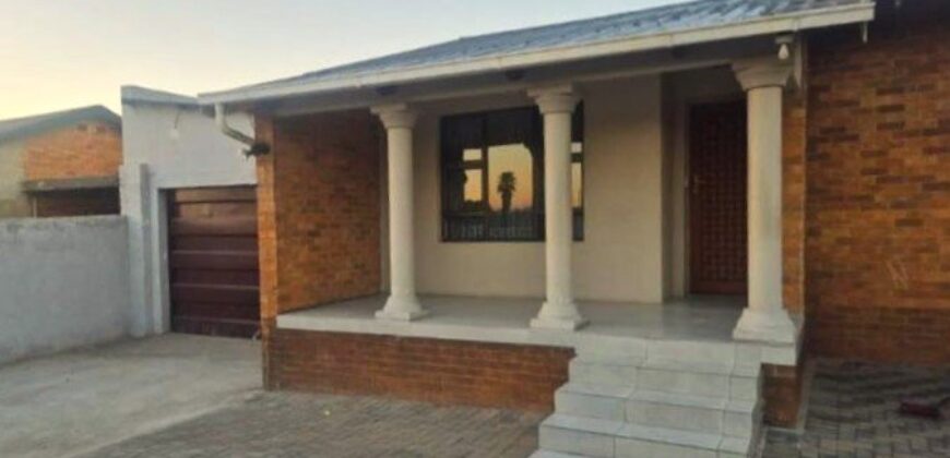 Spacious Family Home with Additional Cottages in Tedstoneville, Germiston