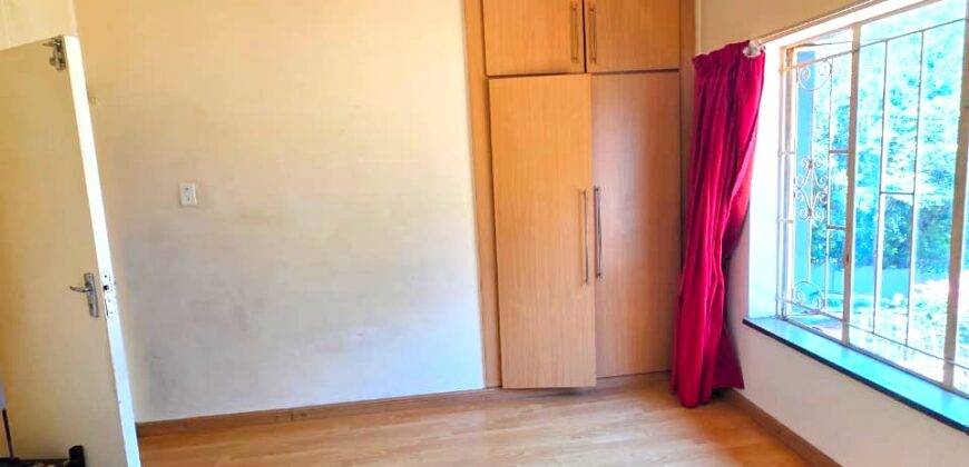 Spacious family home with a separate cottage in Cyrildene