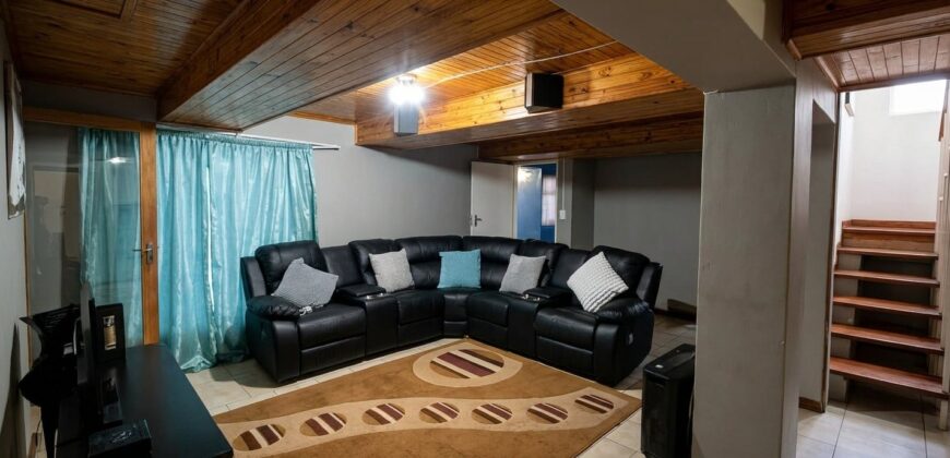 Spacious Property with Multiple Cottages in Kensington