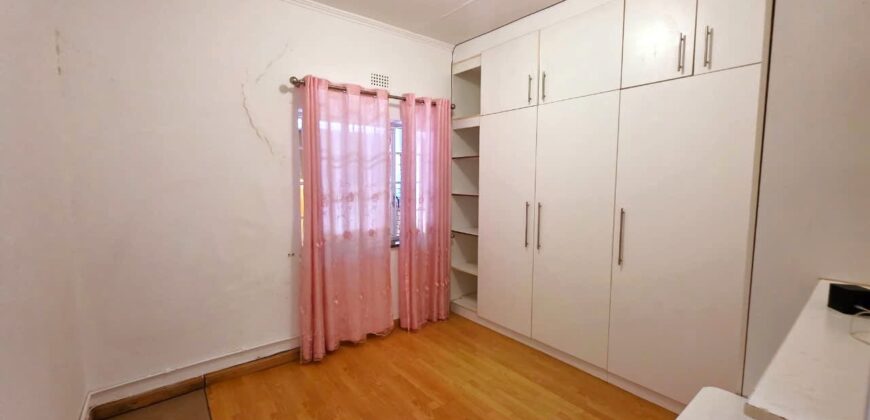 Spacious family home with a separate cottage in Cyrildene