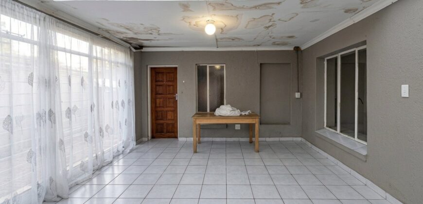 Spacious Property with Multiple Cottages in Kensington