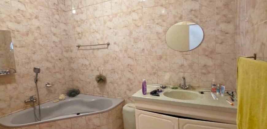 Spacious family home with a separate cottage in Cyrildene