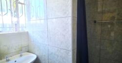 Guest house with multiple rooms, shops and entertainment area!