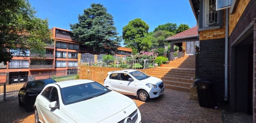 Spacious family home with a separate cottage in Cyrildene