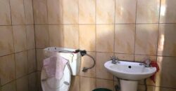 Guest house with multiple rooms, shops and entertainment area!