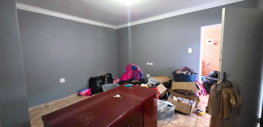 Spacious family home with a separate cottage in Cyrildene