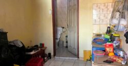 Guest house with multiple rooms, shops and entertainment area!