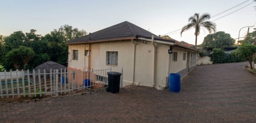 Spacious Property with Multiple Cottages in Kensington