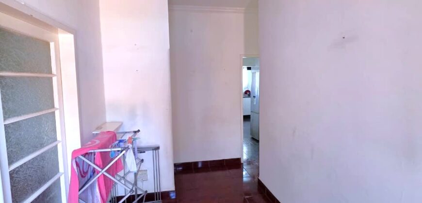 Spacious family home with a separate cottage in Cyrildene
