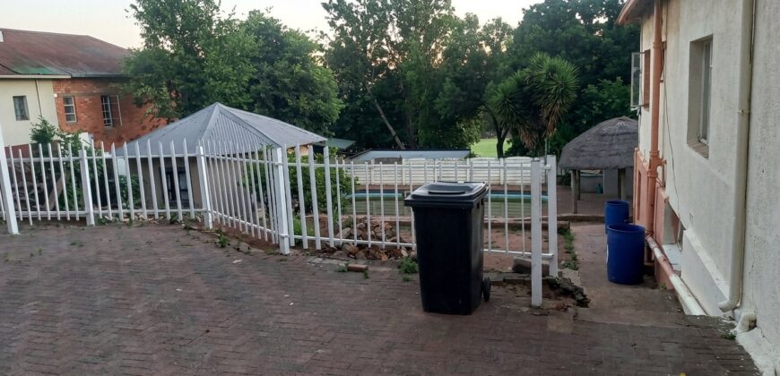 Spacious Property with Multiple Cottages in Kensington