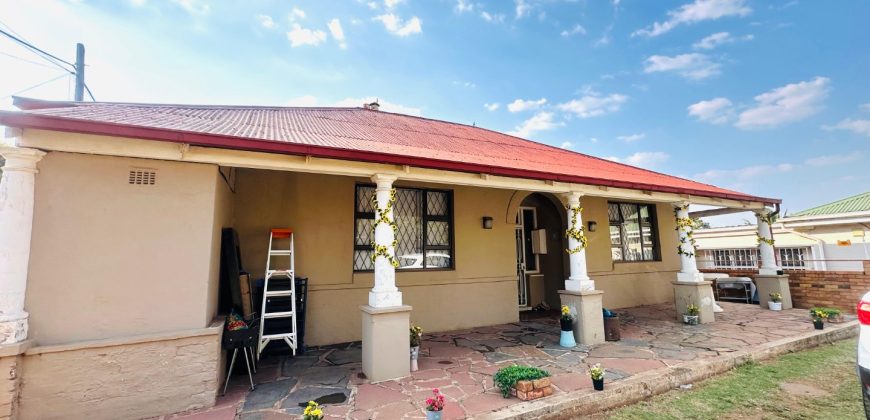 Amazing home in Kensington with income potential