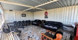 Guest house with multiple rooms, shops and entertainment area!
