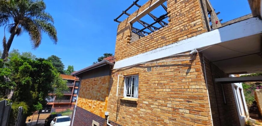 Spacious family home with a separate cottage in Cyrildene